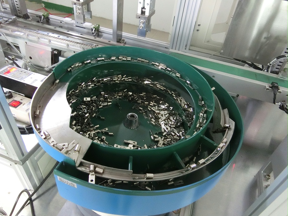 導(dǎo)電扣灌膠擺盤一體機(jī)