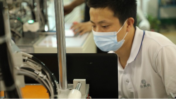 深圳點(diǎn)膠機(jī)