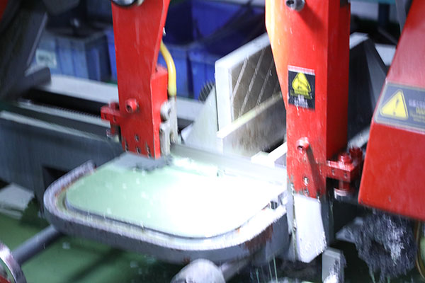 大型自動點膠機加工