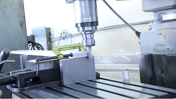 深圳精密點(diǎn)膠機(jī)