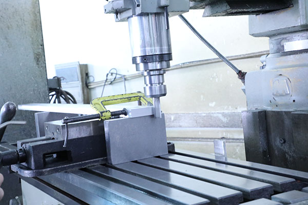 南京自動(dòng)點(diǎn)膠機(jī)廠家