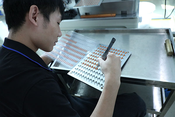 全自動點(diǎn)膠機(jī)廠家