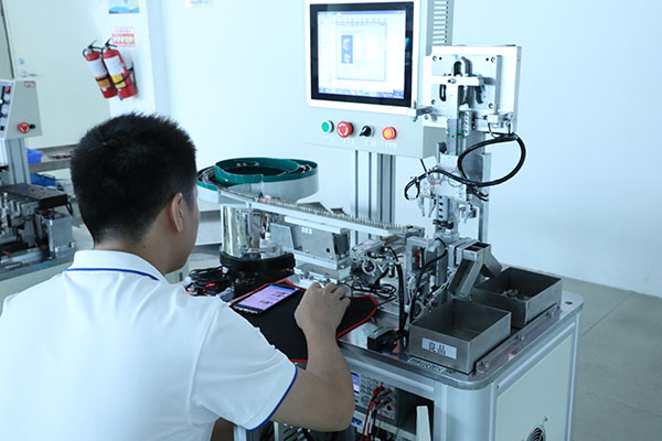 高精度全自動點膠機廠家