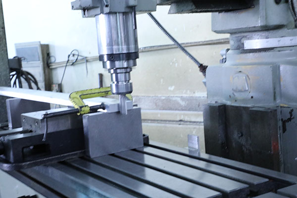 深圳全自動(dòng)點(diǎn)膠機(jī)價(jià)格