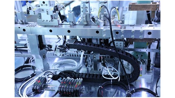 自動(dòng)點(diǎn)膠機(jī)