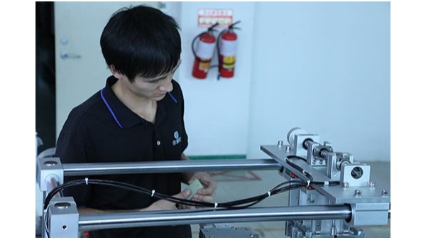 視覺點(diǎn)膠機(jī)廠家