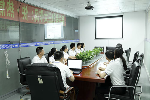 在線(xiàn)式高速點(diǎn)膠機(jī)廠家