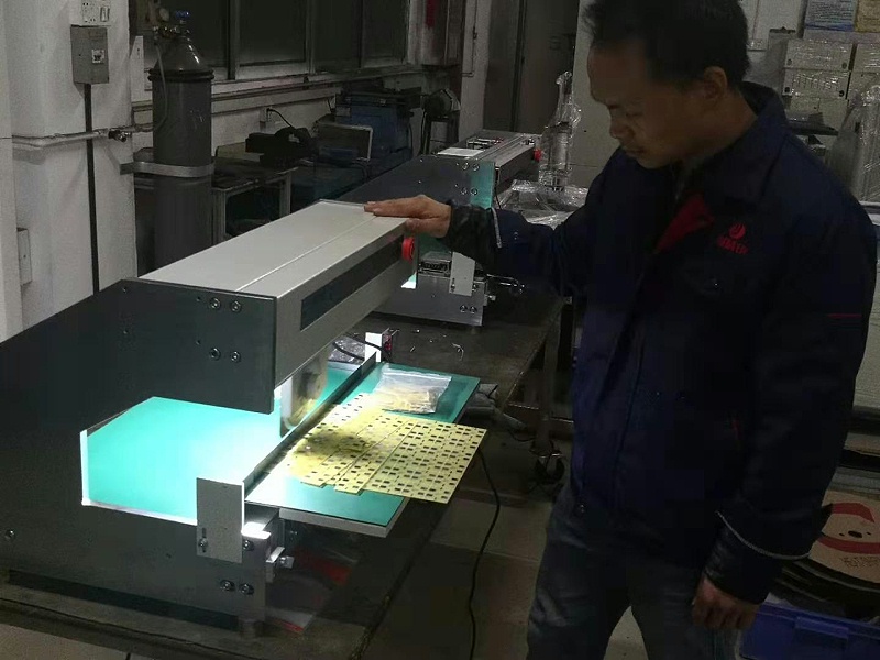 走刀式分板機運轉圖片