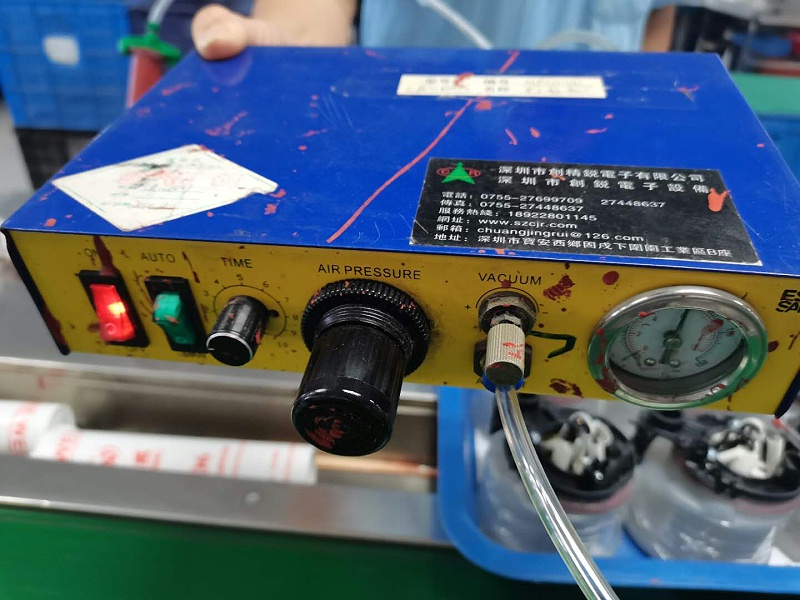 微電腦精準點膠機使用圖