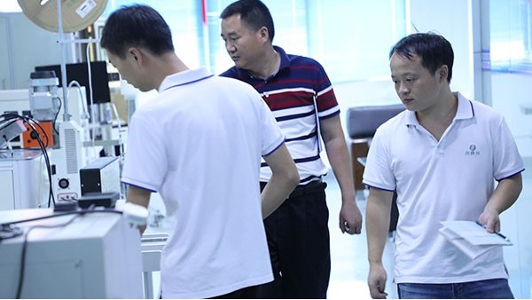 非接觸式點(diǎn)膠機(jī)廠家