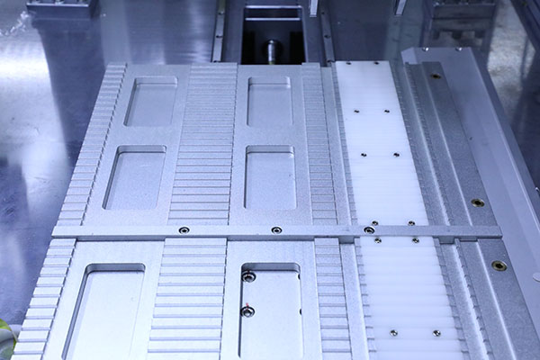 青島自動(dòng)點(diǎn)膠機(jī)廠家