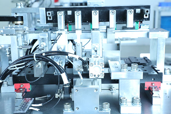 青島自動(dòng)點(diǎn)膠機(jī)廠家