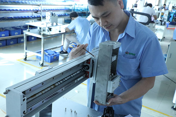 青島點(diǎn)膠機(jī)調(diào)試